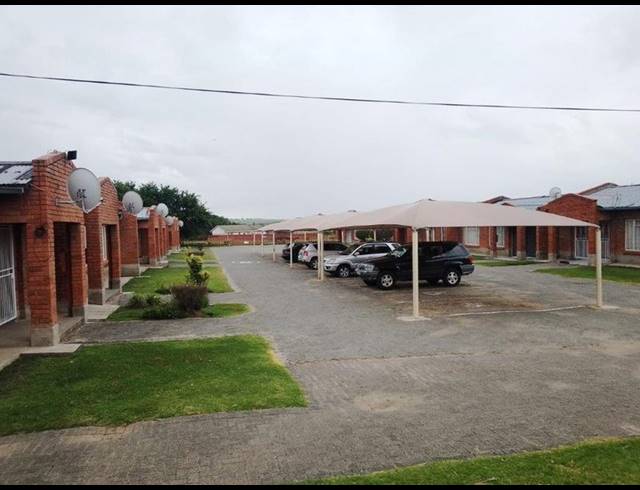 2 BEDROOM TOWNHOUSE FOR SALE IN LADYBRAND